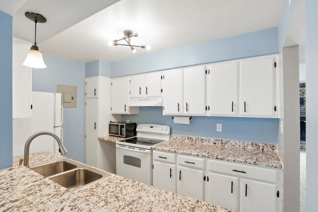 Building Photo - 3855 S Monaco Pky