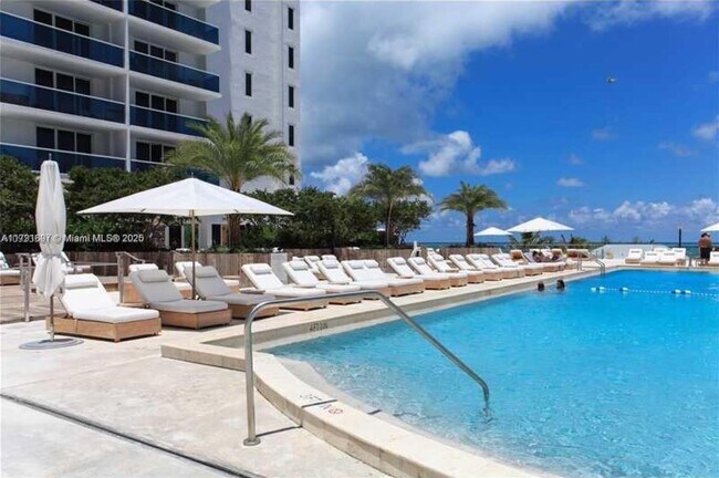 Foto del edificio - 2301 Collins Ave