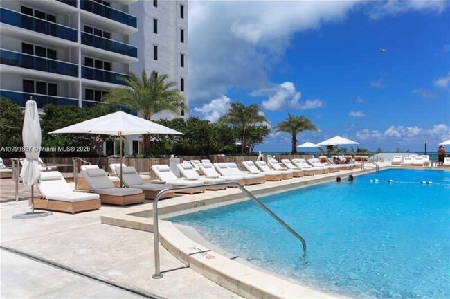 Building Photo - 2301 Collins Ave