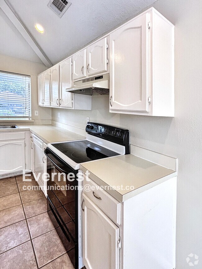 Building Photo - 8731 Summit Pines Dr