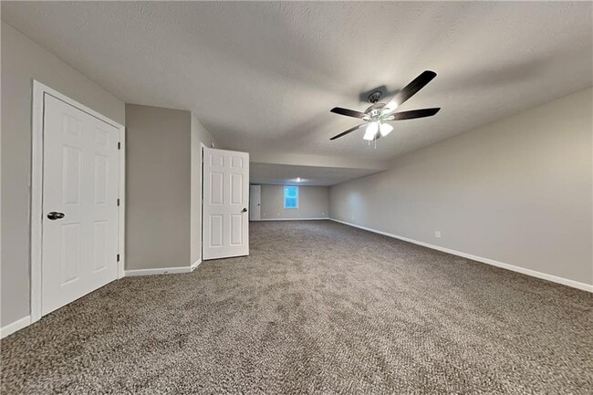 Building Photo - 210 Meadow View Dr