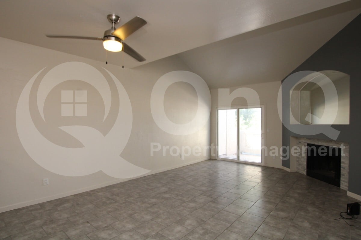 Primary Photo - 930 N Mesa Dr
