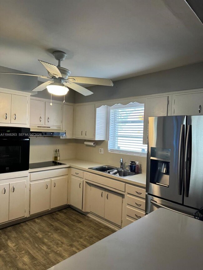 Building Photo - 4820 SW 11th Ct