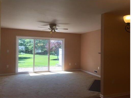 Family Room - 367 Hadleigh Ln