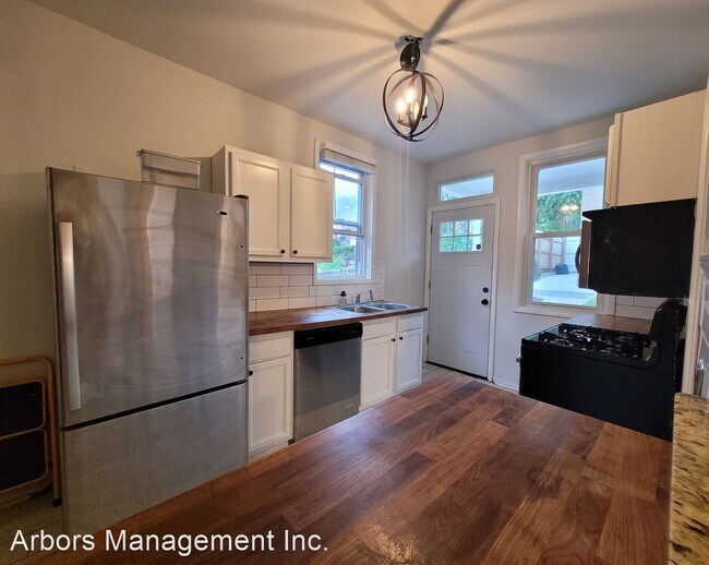 Building Photo - 3 br, 1.5 bath House - 45 Craighead Street