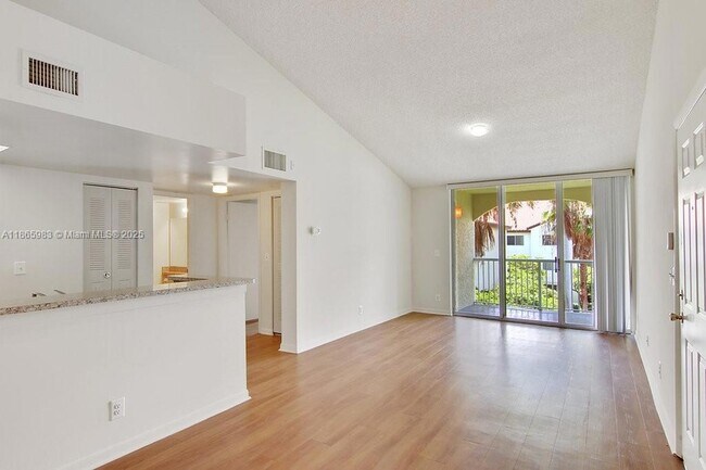 Foto del edificio - 3605 NE 207th St