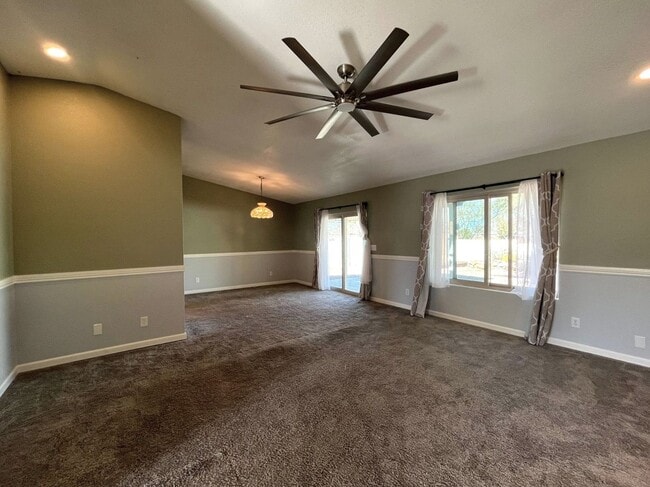 Building Photo - 3 Bedroom Home