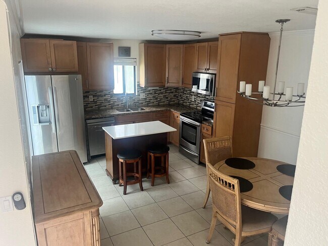 Foto del edificio - 5301 Waterview Cir