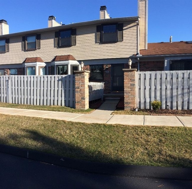 Building Photo - 43419 Arbor Way W