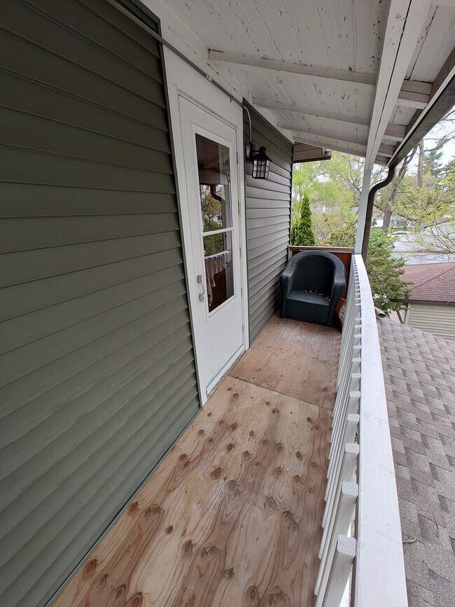Rear door to kitchen - 617 Delles Rd