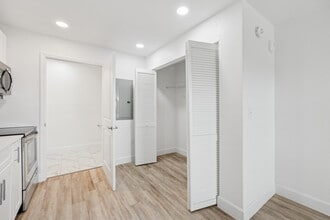 Closet - Parkview Village