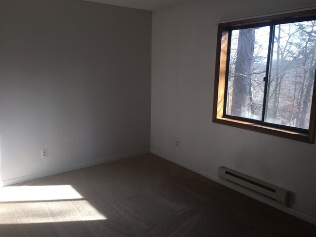 Building Photo - 2577 Mountain Dr
