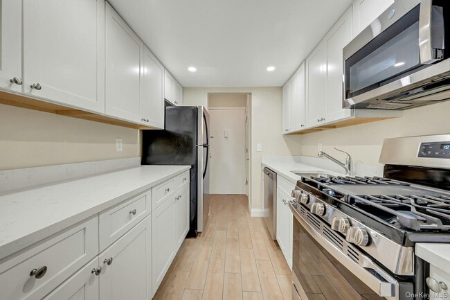 Foto del edificio - 505 White Plains Rd