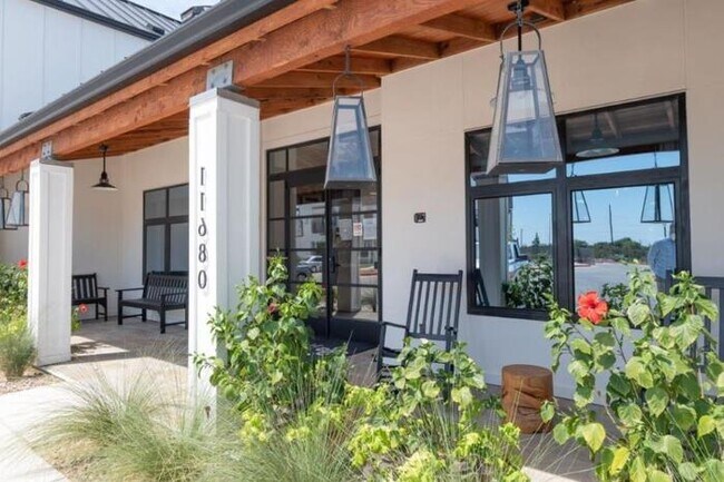 Foto del edificio - 11680 Hero Way W