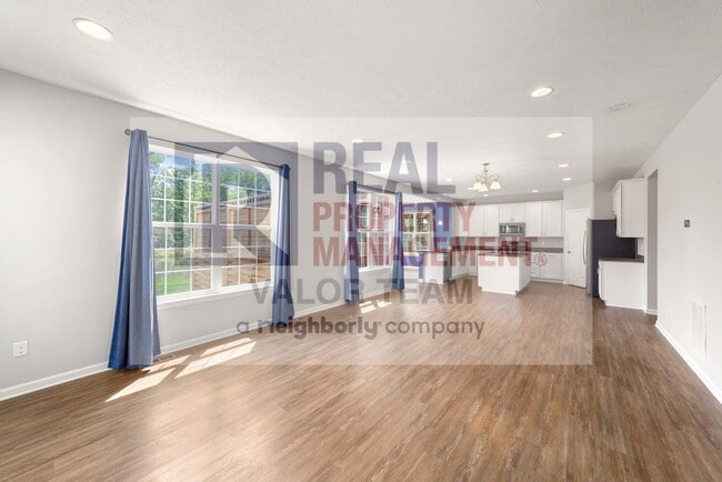 Building Photo - Custom 4 Bed, 3.5 Bath Home in Highly Desi...