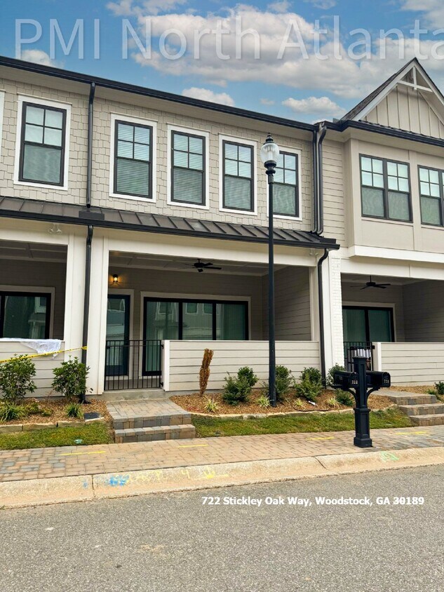 Foto principal - Luxurious 3-Bedroom Townhome with Custom C...