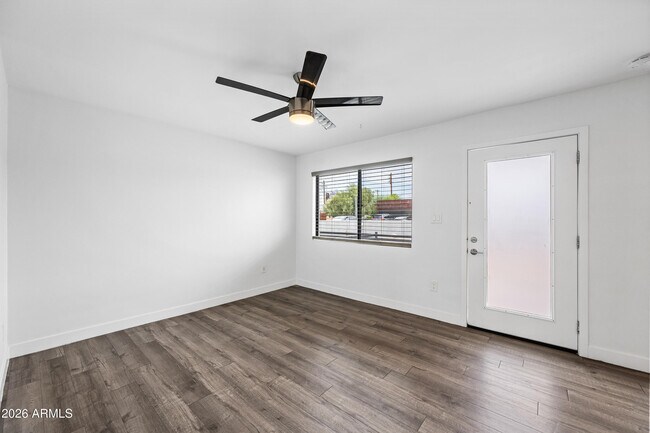 Foto del edificio - 3131 E Fairmount Ave