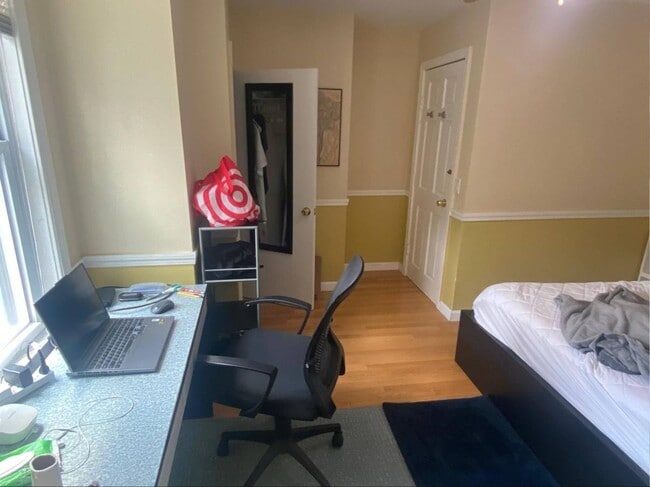 Building Photo - 10 Fulkerson St