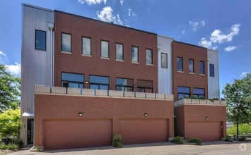 Building Photo - 908 S 12th Ct