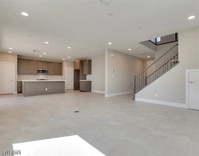 Building Photo - 786 Carlon Hls Ave