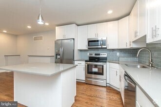 Building Photo - 814 N Uber St