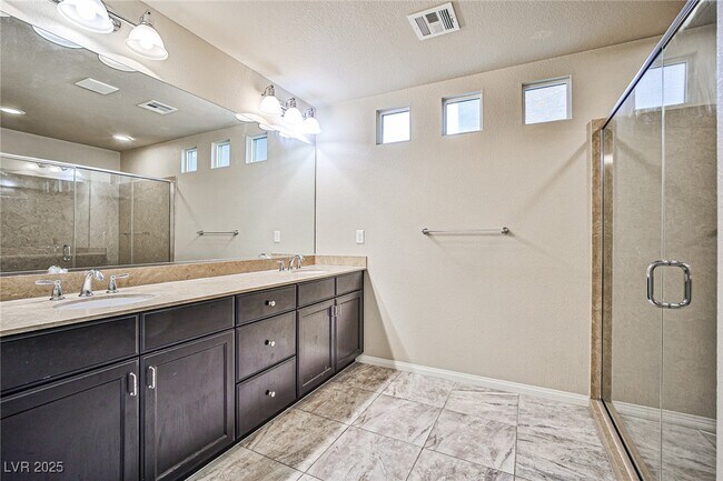 Foto del edificio - 7230 Summit Lake Ct