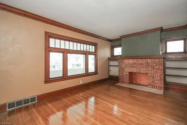 Foto del edificio - 3654 W 138th St