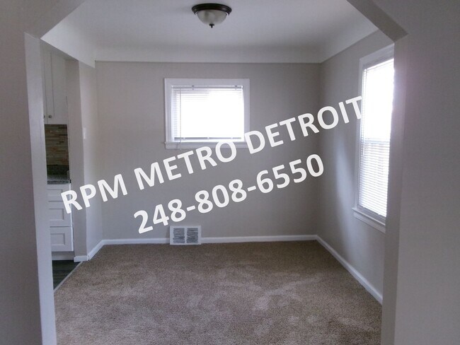 Building Photo - READY TO MOVE IN BUNGALOW IN DETROIT