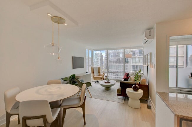 Building Photo - 1408 Strathmore Mews