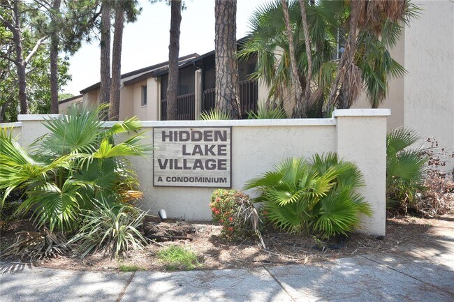 Foto del edificio - 2724 Hidden Lake Blvd