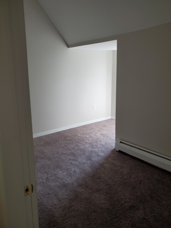 second bedroom - 7 Circle Dr