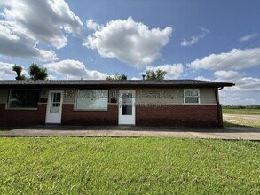 Building Photo - 3700 Pontoon Rd