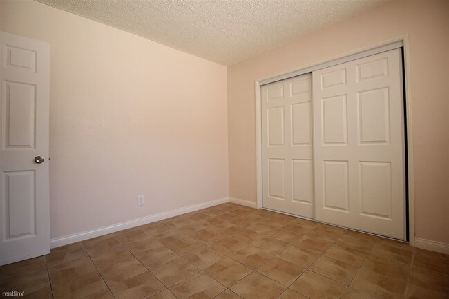 Building Photo - 4703 Live Oak St