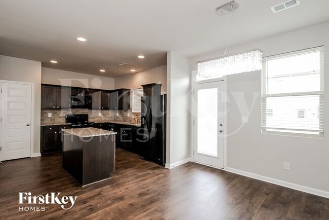 Foto del edificio - 11848 Lovejoy Crossing Blvd