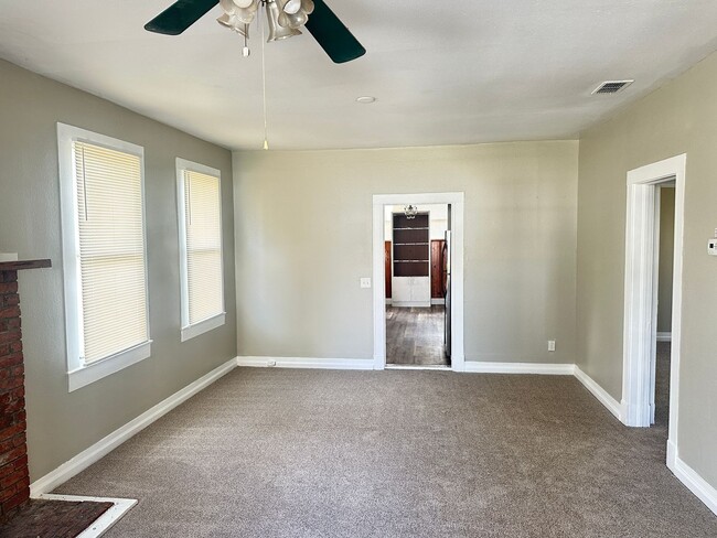 Building Photo - 2220 Faws St