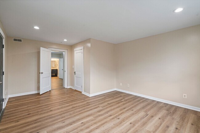 Foto del edificio - 1680 Potomac Ave