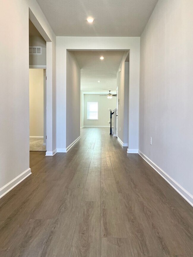 Foto del edificio - Move In June 16th! Brand New Construction ...