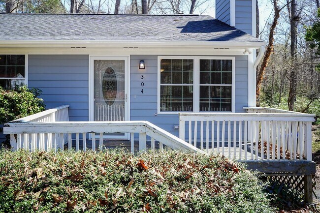 Foto del edificio - Updated Three Bedroom Home!