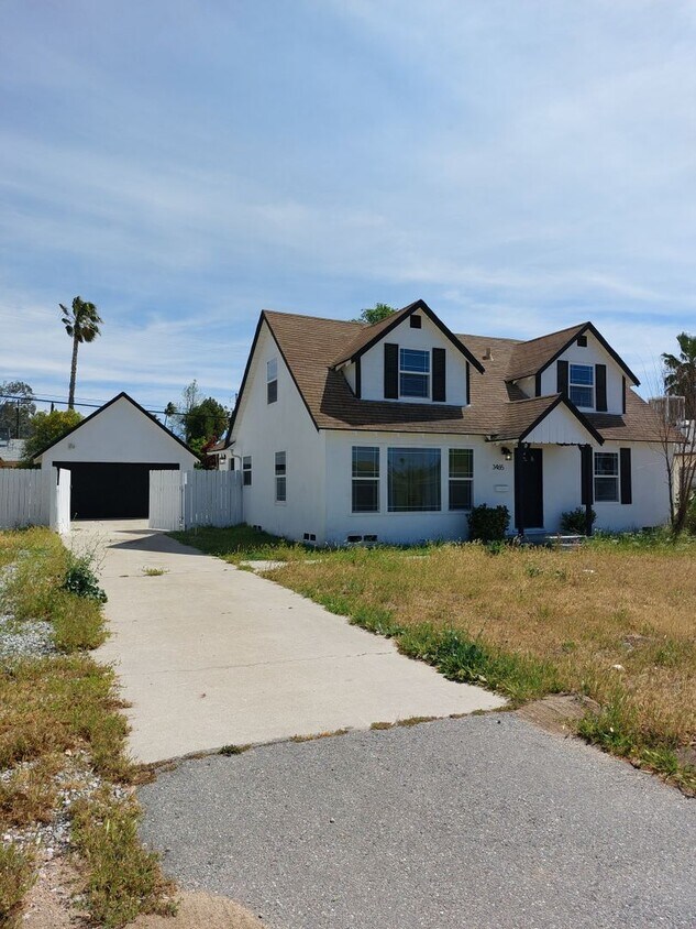 Primary Photo - 2 Story House With a Pool in San Bernardino