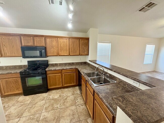 Foto del edificio - 7142 W Beverly Rd