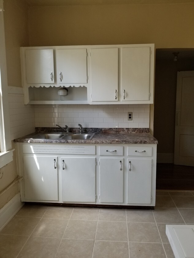 Kitchen - 1100 Main St