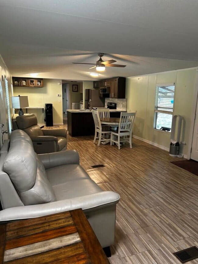 Foto del edificio - 5553 SW 181st Ct