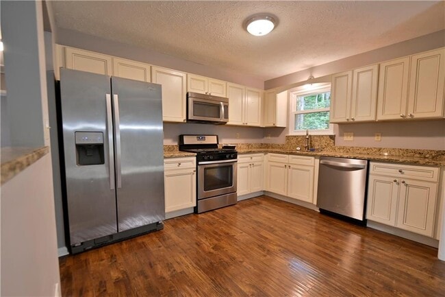 Building Photo - 459 Ridgetop Dr NW