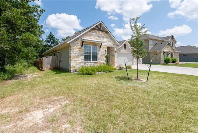 Building Photo - SPectacular Home with 3 Car Garage in Plea...