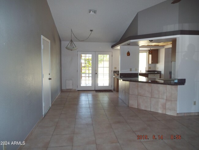 Foto del edificio - 5648 W Villa Theresa Dr