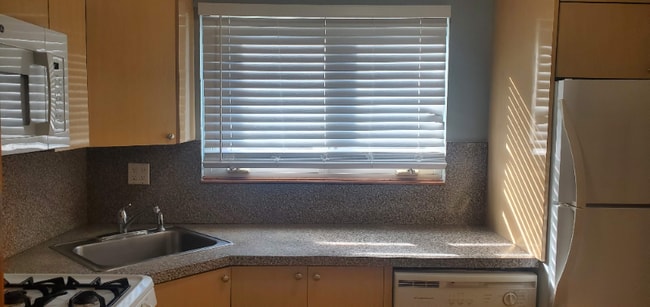 Building Photo - 196-38 Pompeii Ave