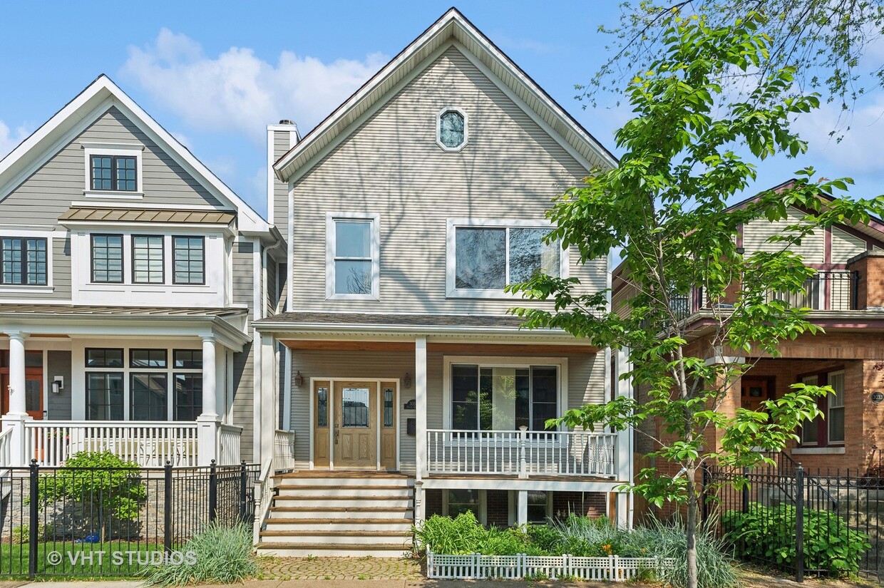 Primary Photo - 3035 N Leavitt St