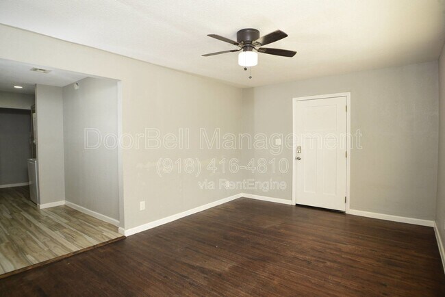 Building Photo - 613 E Xyler St