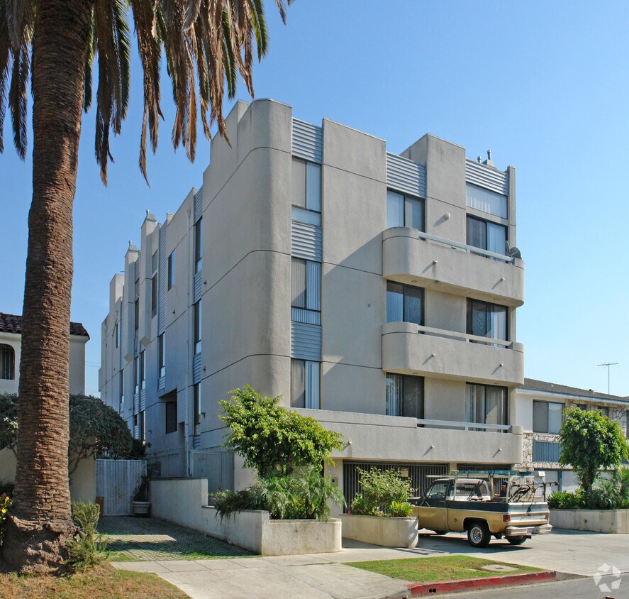 Building Photo - 1456 S Shenandoah St