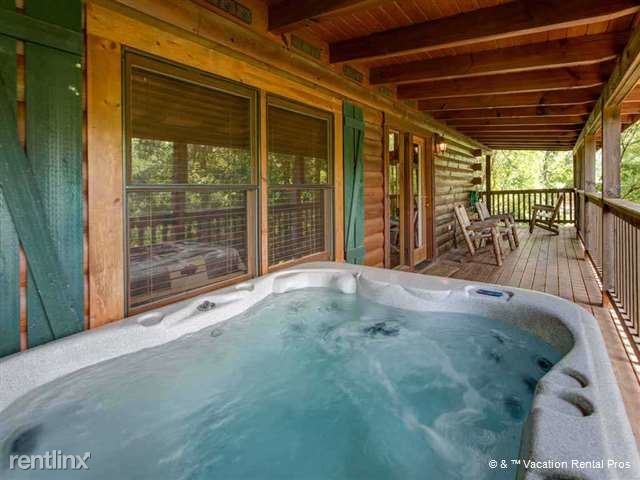 Foto del edificio - 736 Fox Trail Rd